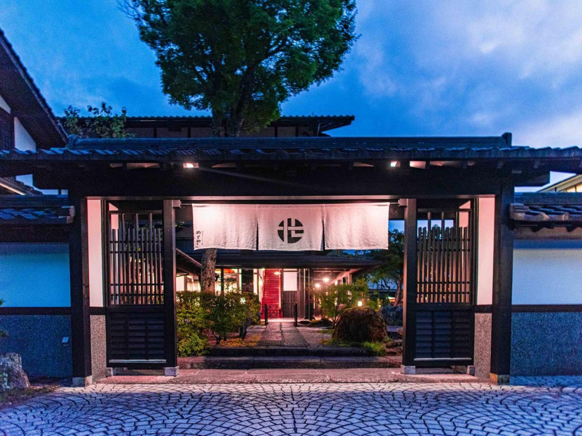 Отель Yawaragi-No-Sato Yadoya Юфу Экстерьер фото