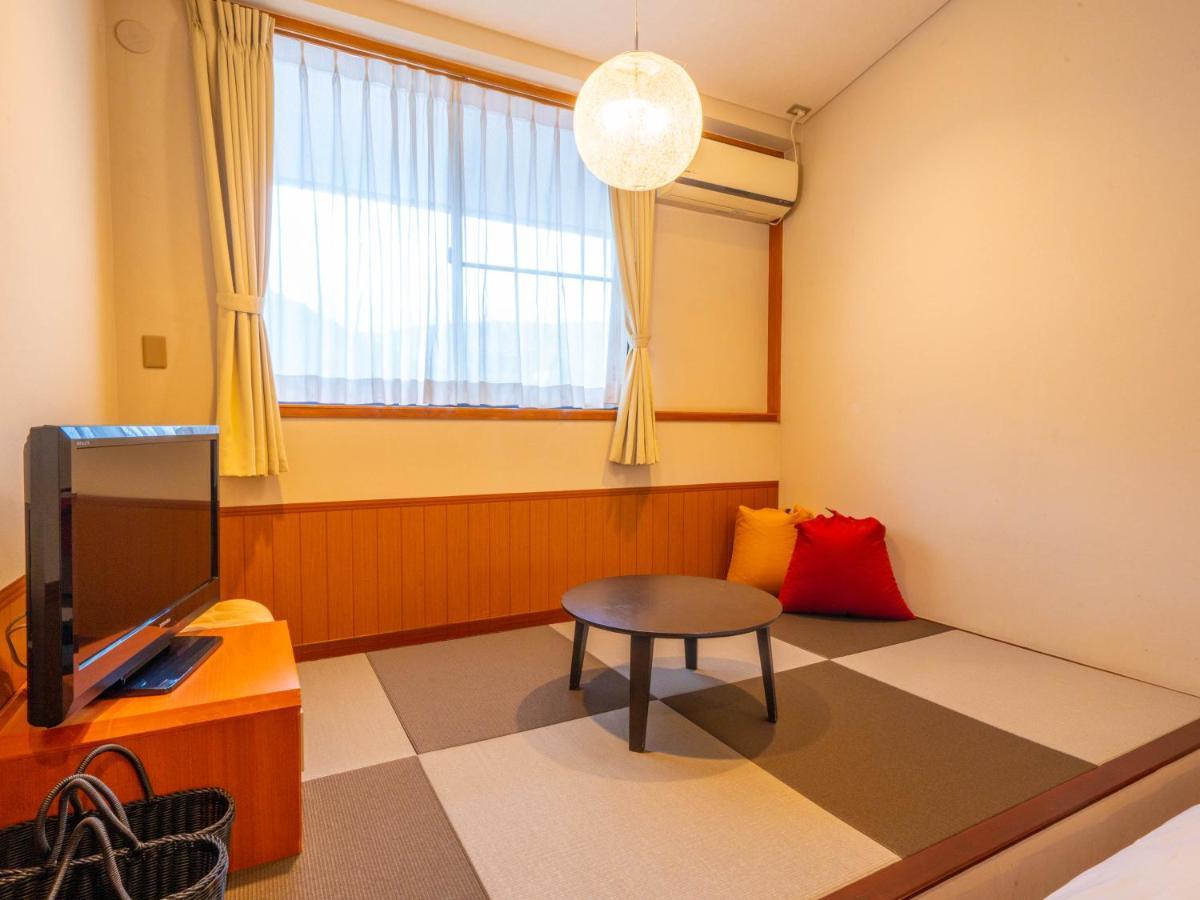 Отель Yawaragi-No-Sato Yadoya Юфу Экстерьер фото