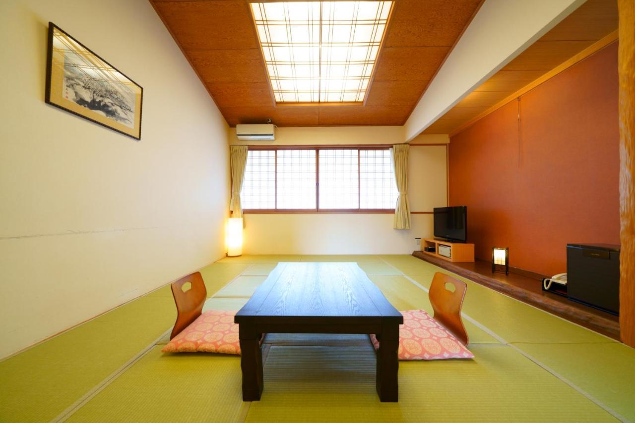 Отель Yawaragi-No-Sato Yadoya Юфу Экстерьер фото