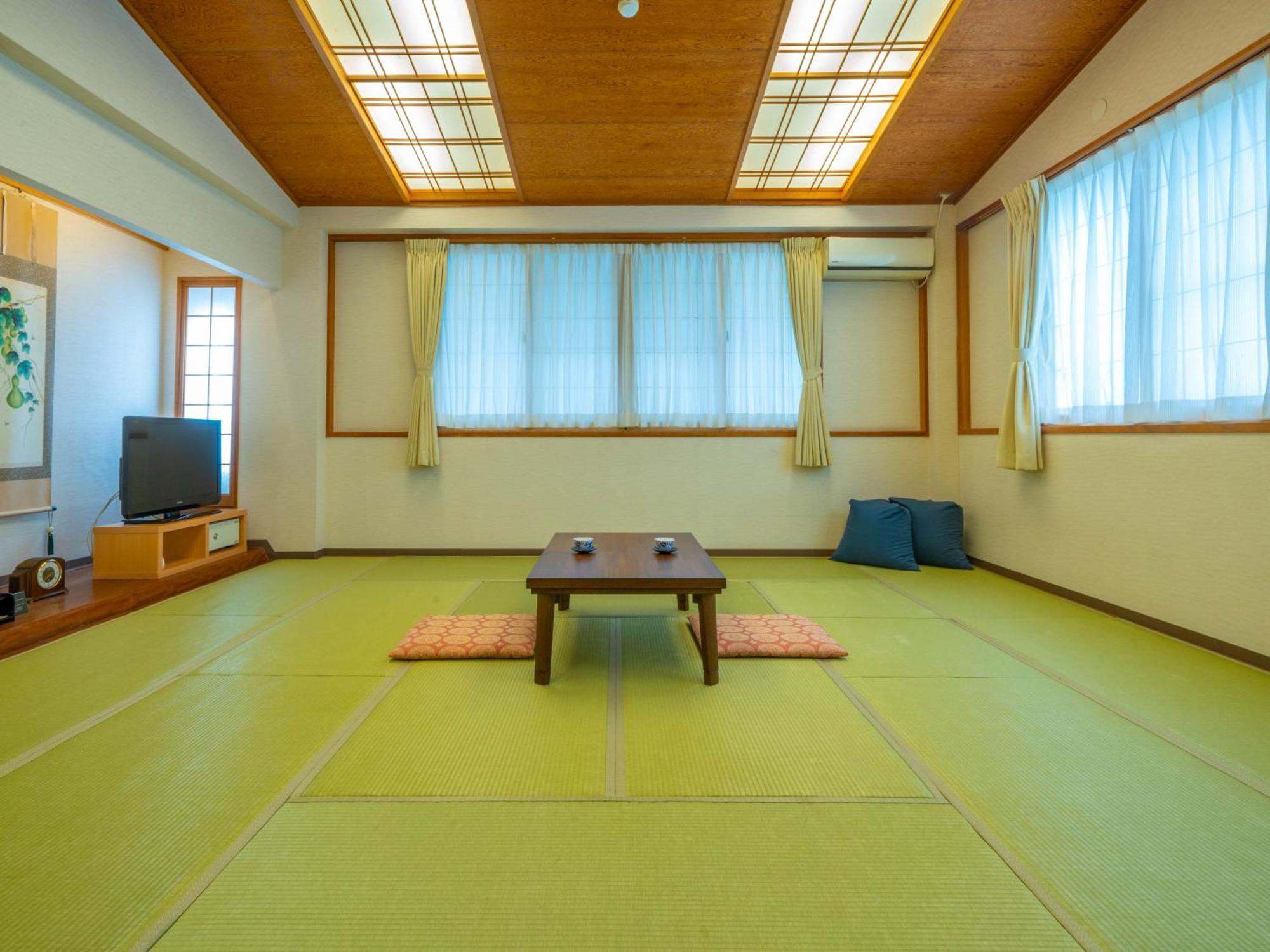 Отель Yawaragi-No-Sato Yadoya Юфу Номер фото