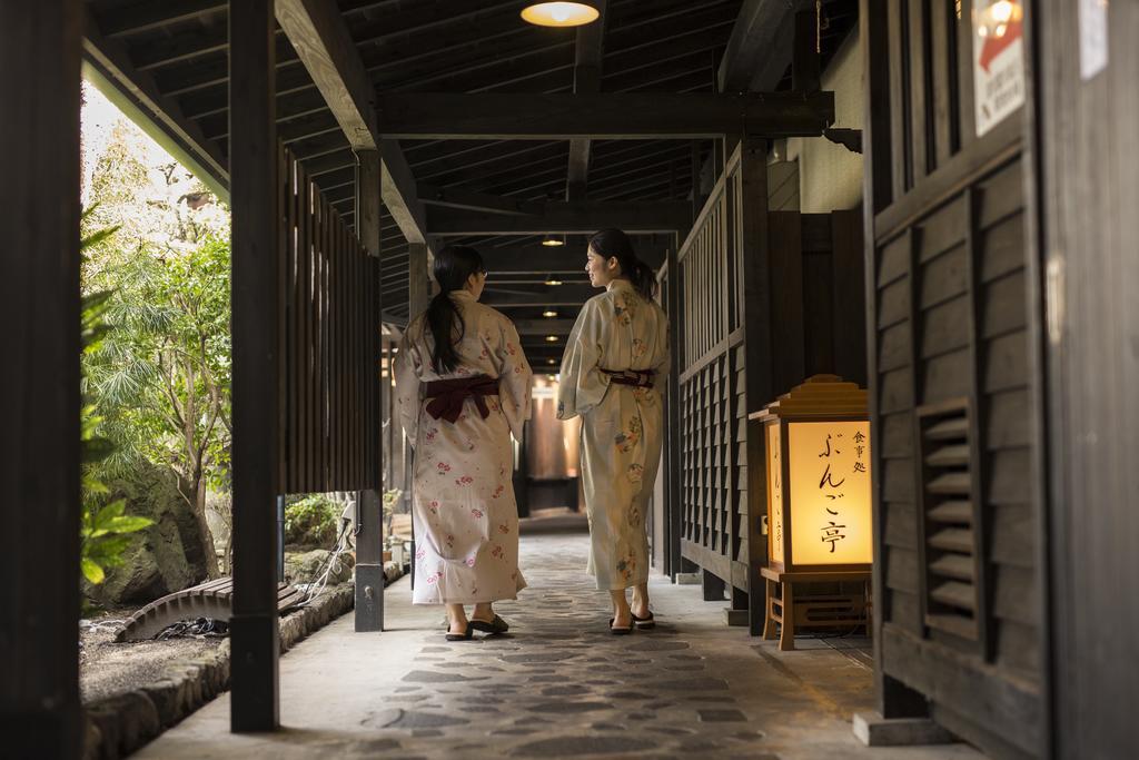 Отель Yawaragi-No-Sato Yadoya Юфу Экстерьер фото