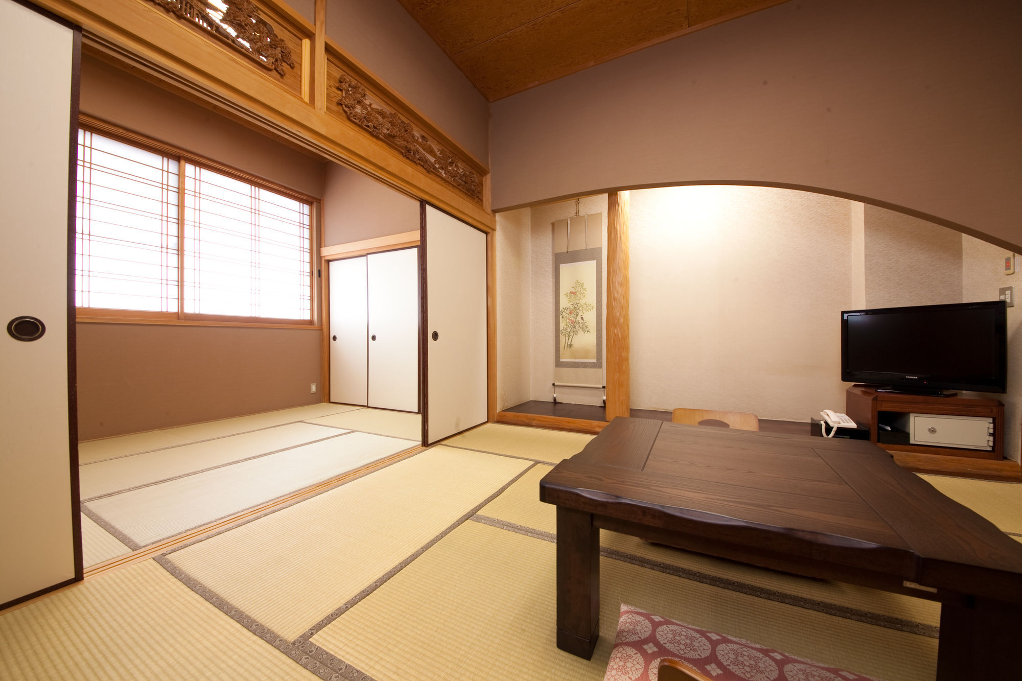 Отель Yawaragi-No-Sato Yadoya Юфу Экстерьер фото