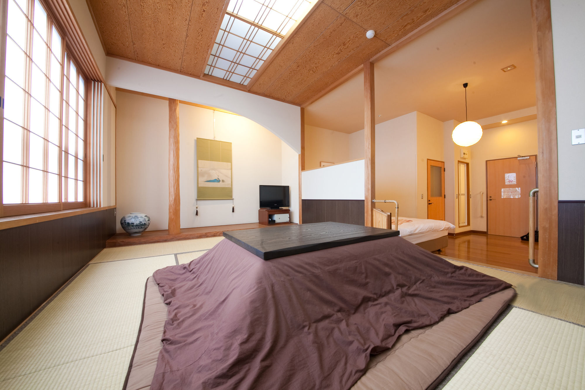 Отель Yawaragi-No-Sato Yadoya Юфу Экстерьер фото